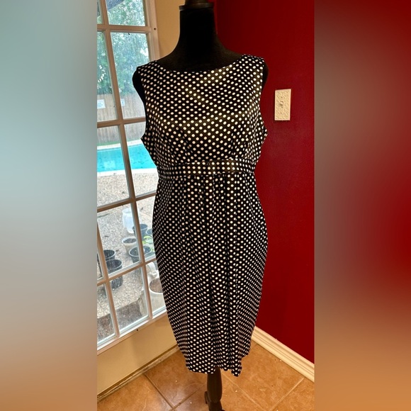 Jessica Howard Dresses & Skirts - Jessica Howard Petite Black & White Polka Dot Sheath Dress - Size 10P